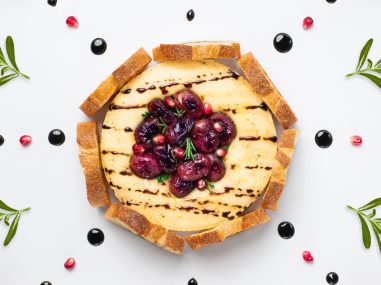 baked brie crostini with roasted balsamic grapes and rosemary